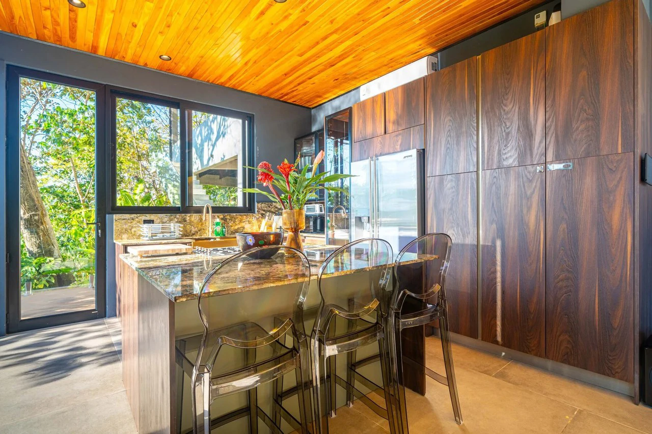 Casa Moon Diablo: Iconic Ocean View Luxury Estate with Infinity Pool, Rooftop Patio, Gym & Sauna in Manuel Antonio - Gallery image 49