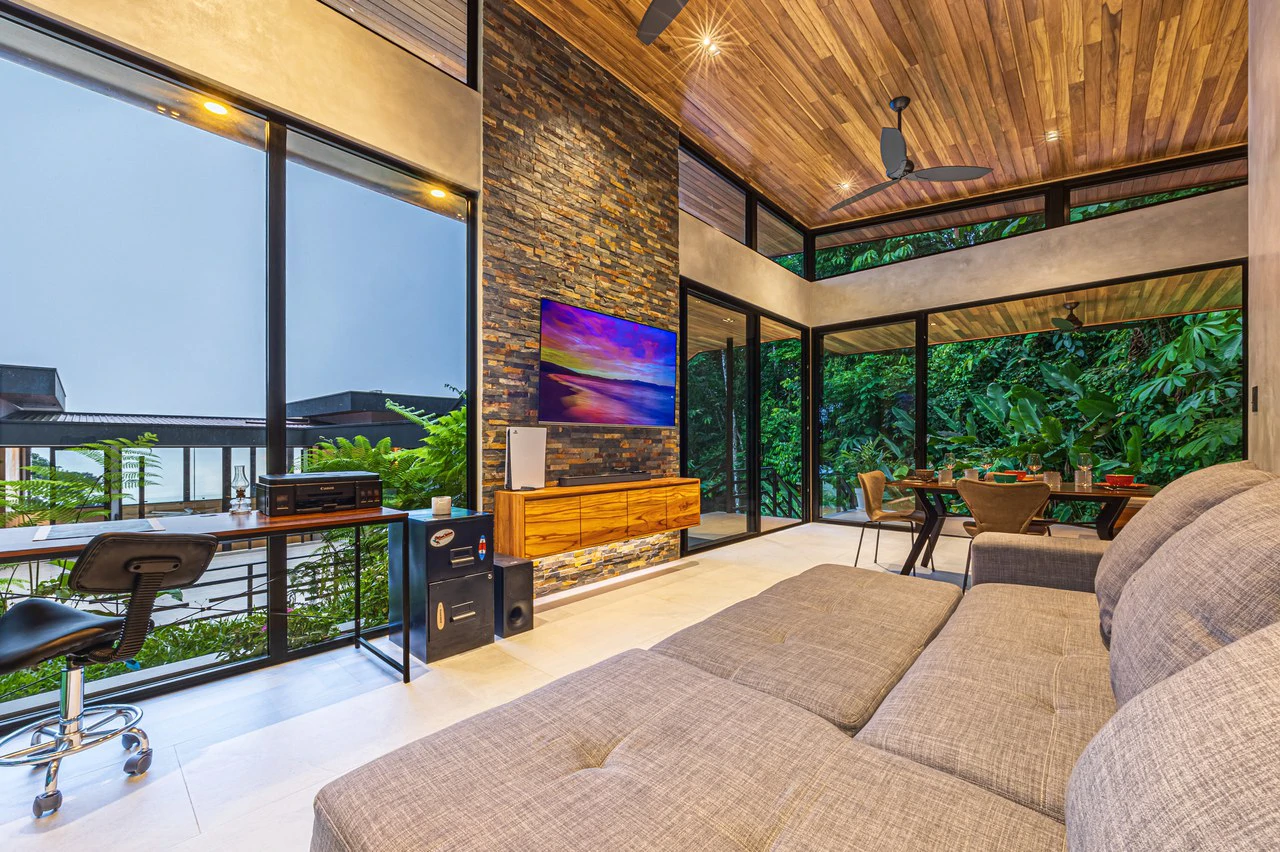 Casa Koules: Architectural 5-Bedroom Oceanview Estate in Prestigious Costa Verde Estates - Gallery image 4