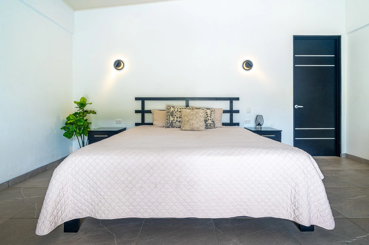 Modern 3 Bedroom Home - Walking distance to it all! - Gallery image 30