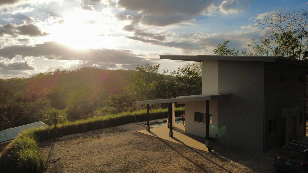Beautiful Mountain Home for Sale in Hojancha – with Pool and Separate Guest House for Rental - Gallery image 7