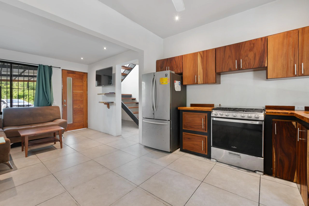 Rare Residential + Commercial: Investment Combo on Key Corridor - Gallery image 16