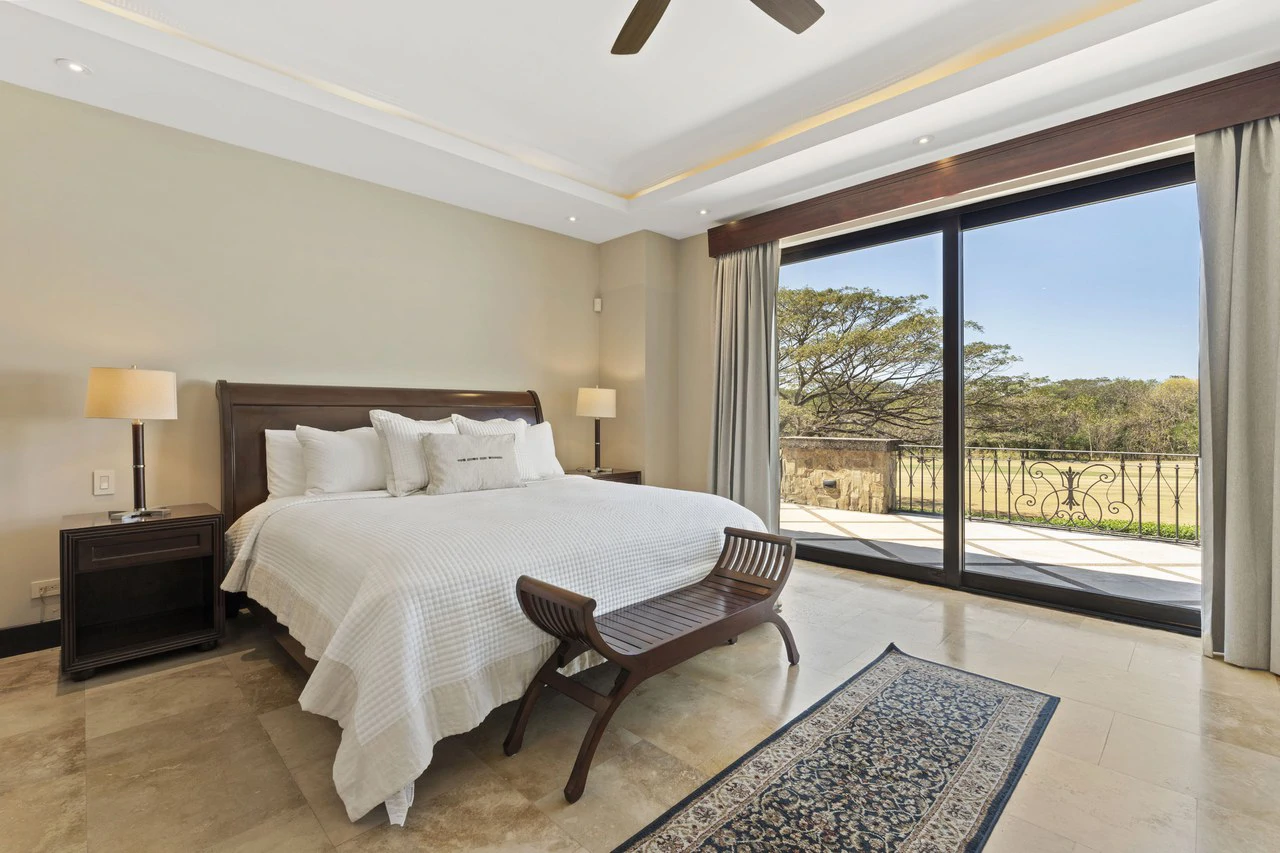 La Dulce Vida 7: Exclusive 5-Bedroom Mansion in La Dulce Vida, Hacienda Pinilla. Unmatched Elegance & Privacy - Gallery image 16