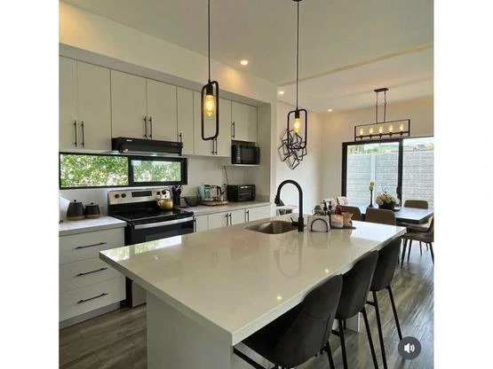 House For Sale in San Rafael - Gallery image 2