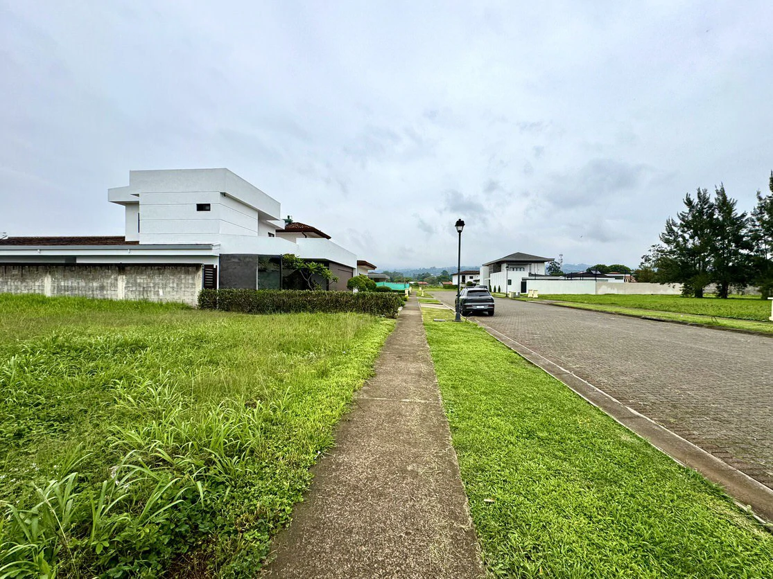 Venta de Lote Residencial en Santo Domingo de Heredia: Exclusive Residencial Durango - Gallery image 4