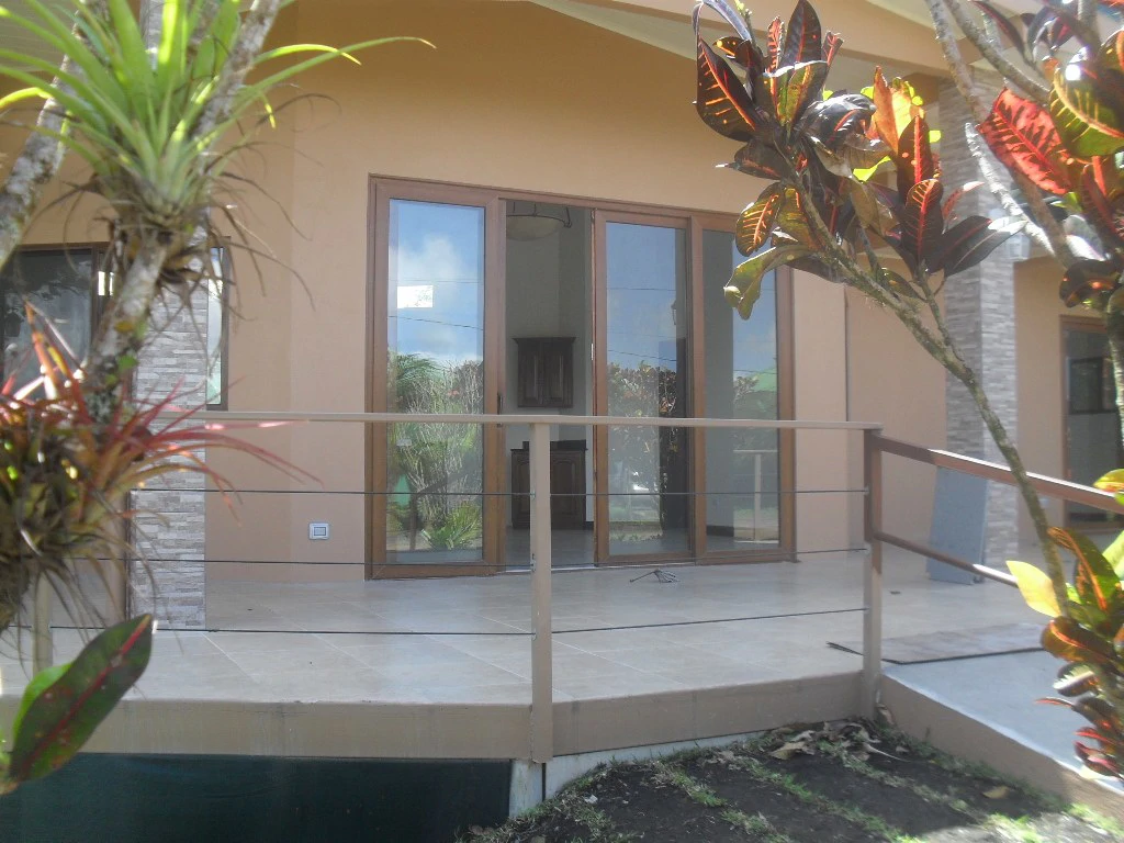 Retire With Peace of Mind: Luxury Home in Gated Community - Gallery image 12