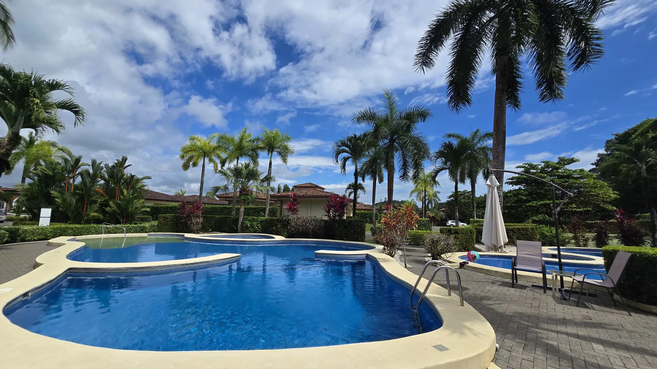 Casa Tropical: Best entry into highly sought after community! - Gallery image 9