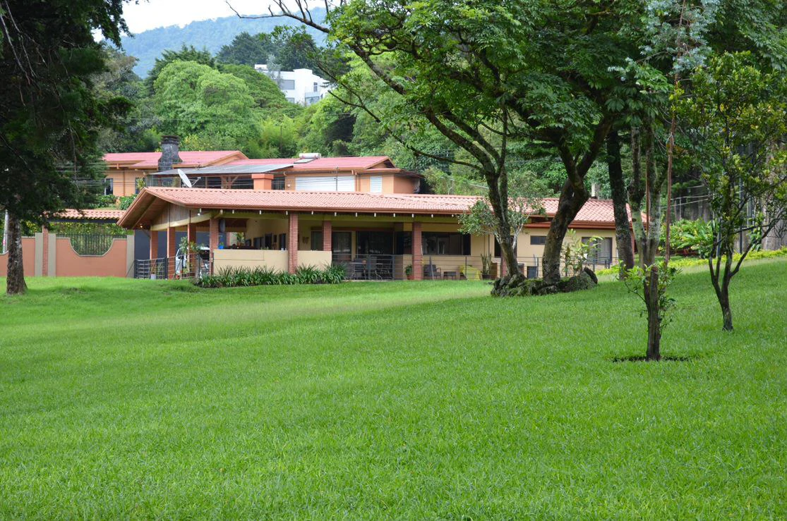 Residencial El Castillo: Property for sale with 2 houses and 3400 sqm2 of land
