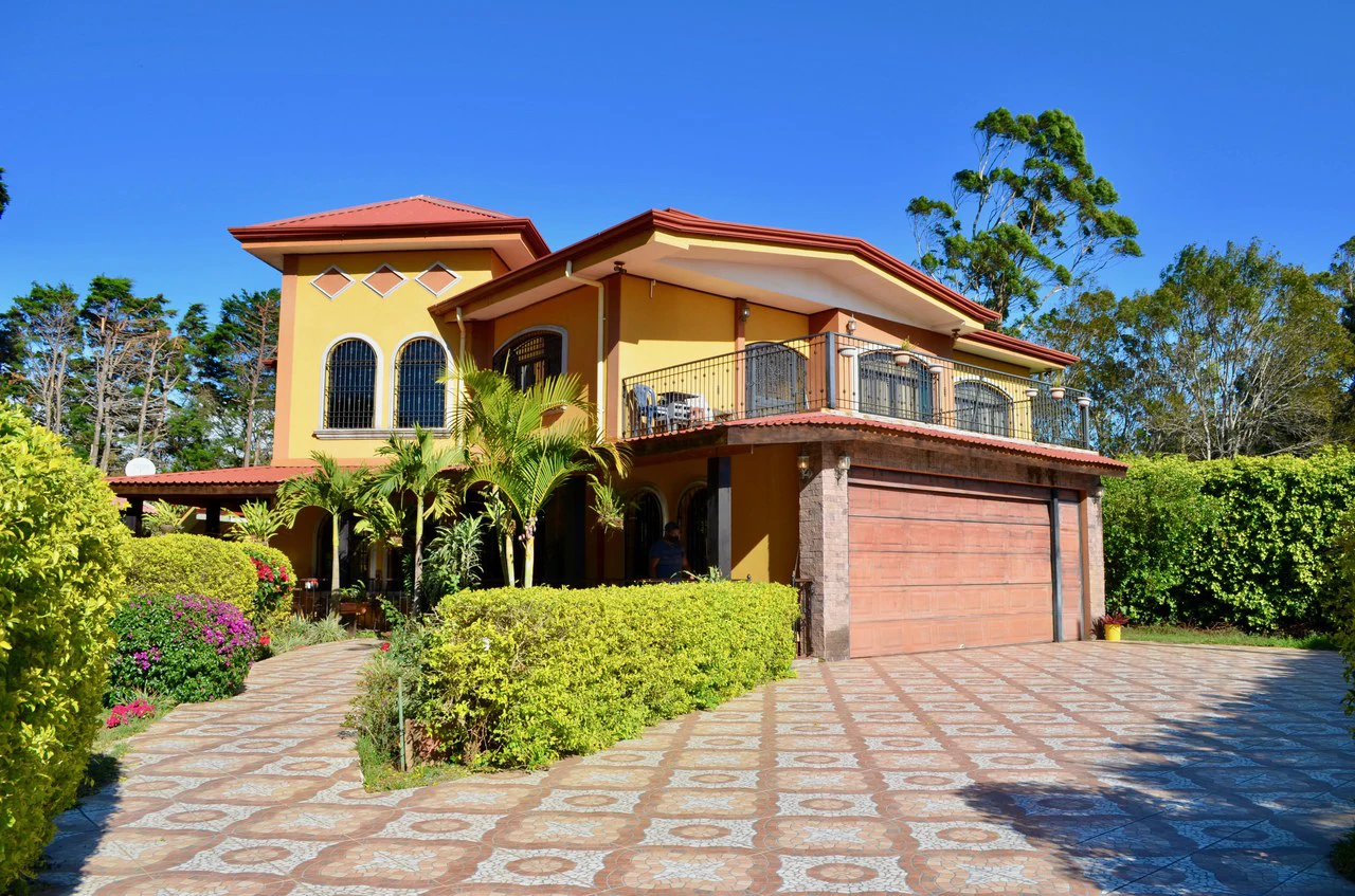 Countryside and Mountain House For Sale in San pablo