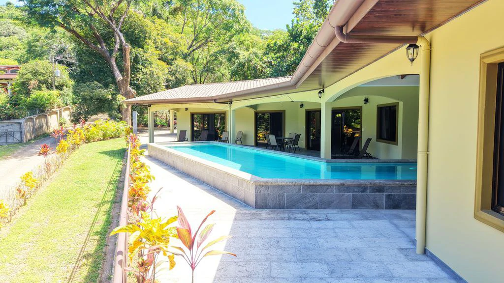 Casa Guanacaste: Exceptional Villa – Nature & Serenity Just 15 Minutes from Sámara