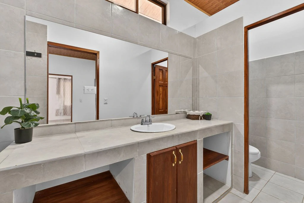 Villa Los Monos: High-Income 9-Unit Rental Property Near Playa Grande - Gallery image 20