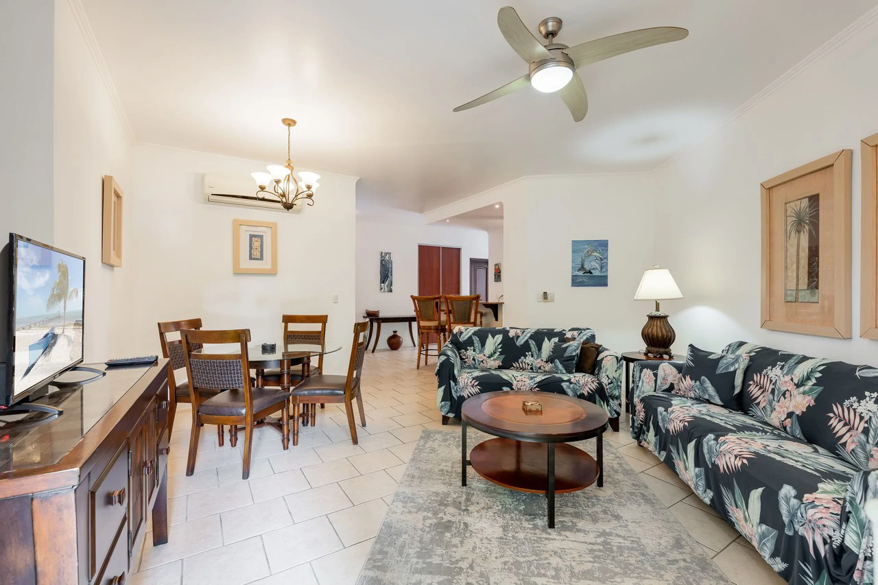 Surfside Tower 103: Live the Dream! Affordable Coastal Living  Walk to Playa Potrero Beach - Gallery image 3