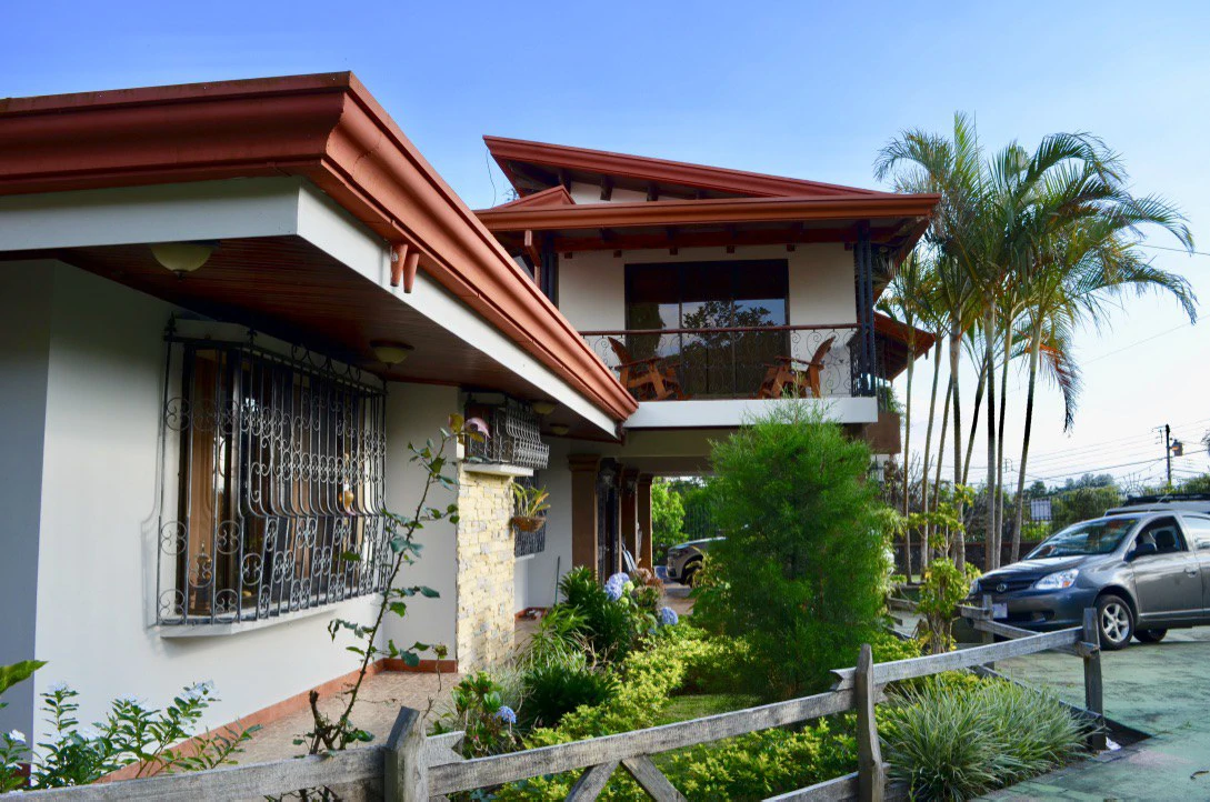 Spectacular 4BR House for sale in San Rafael - Heredia, ideal for a large family, or for those looking for a rental income option! - Gallery image 7