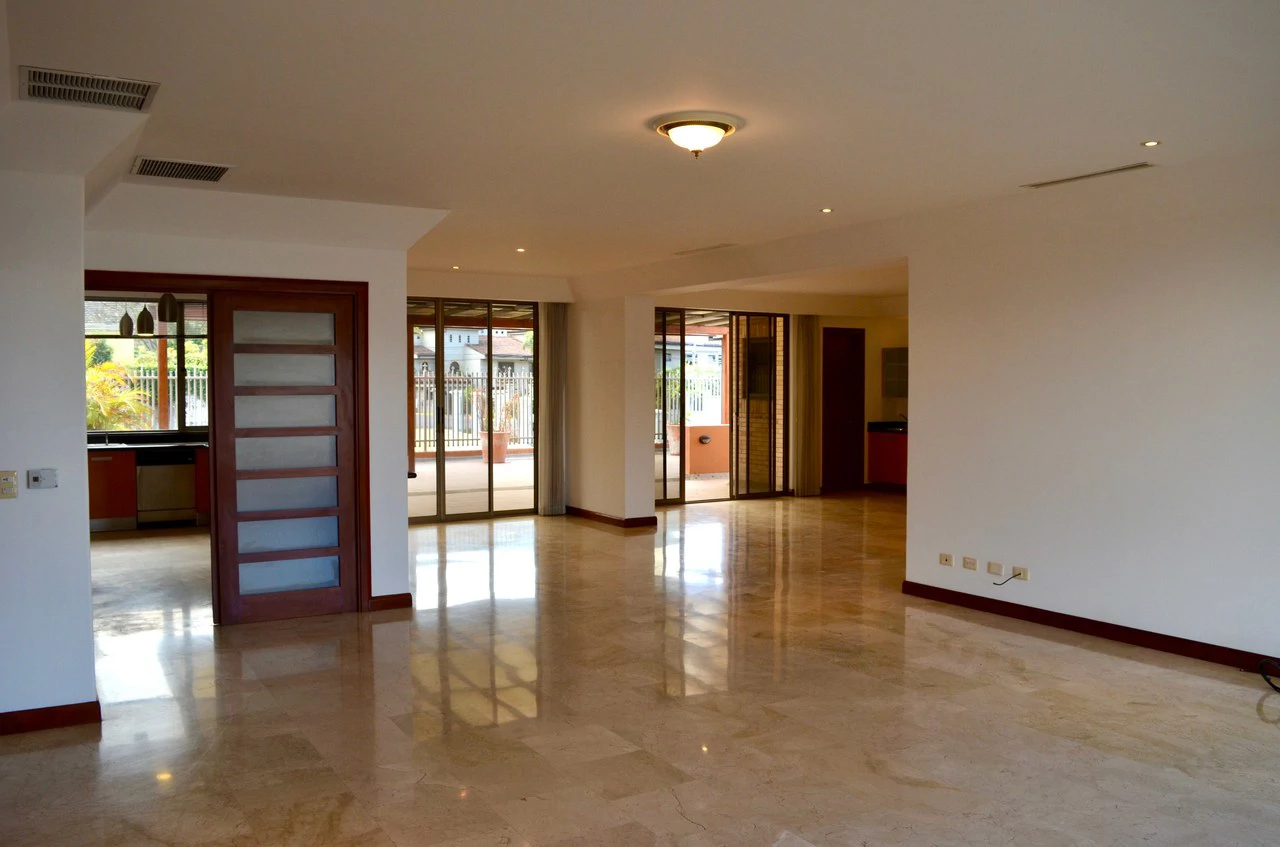 VENTA DE APARTAMENTO DE LUJO EN ESCAZU TORRE LOS LAURELES: Apartment For Sale in Los Laureles