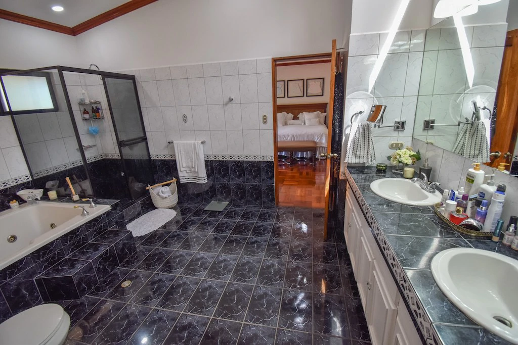House For Sale in San Antonio - Gallery image 28
