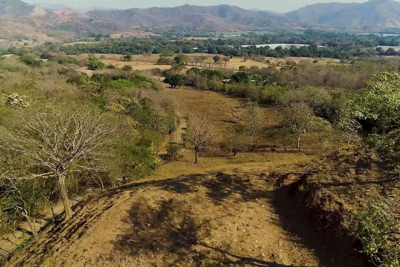 Finca Las Nubes: Amazing 75 Hectare / 185 Acre Finca, with a 300 m2 Main Home and Pool Built above the Clouds - Gallery image 24