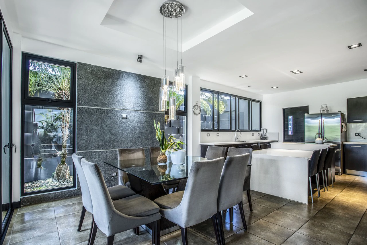 Extraordinary one story house located in a condo - Gallery image 10