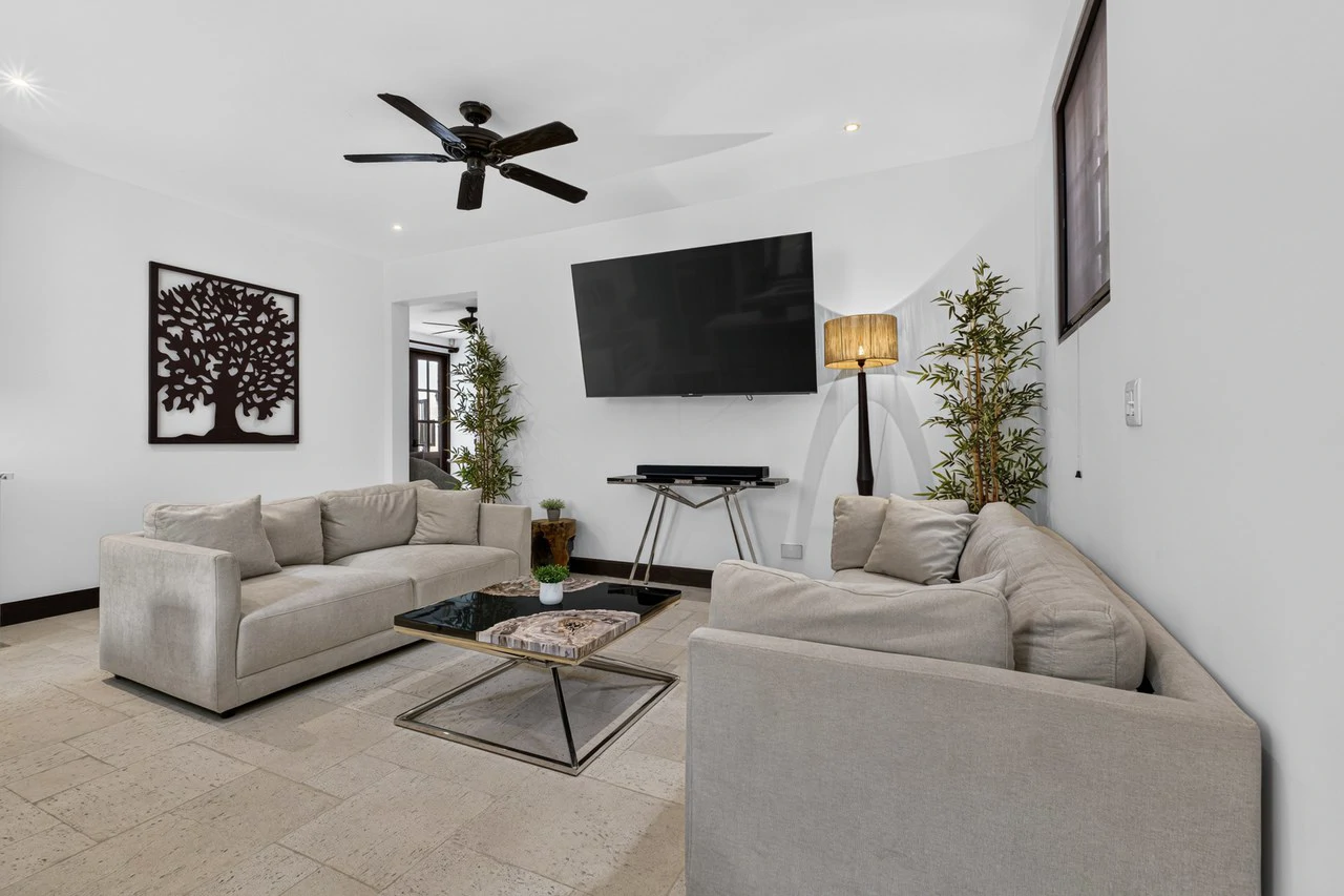 16 Avenida La Antigua: Renovated Turn- Key Living in the Heart of Las Catalinas - Gallery image 2