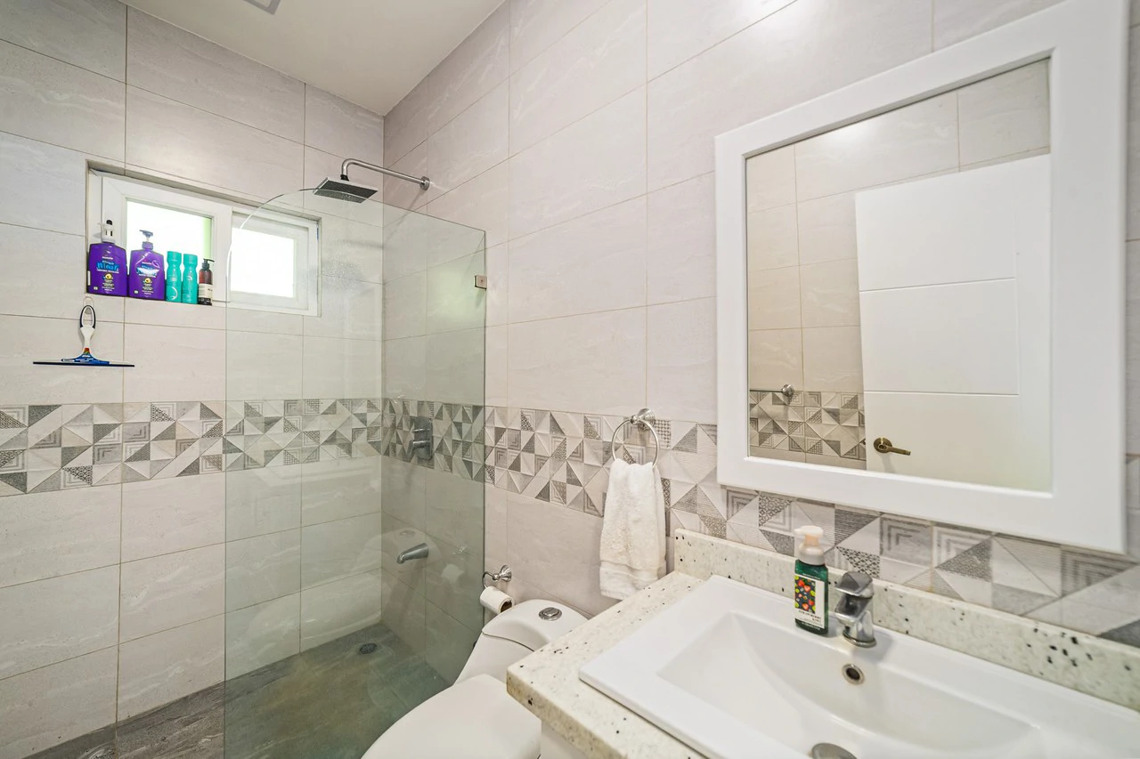 Jacarandas #11: Elegant Townhouse Minutes from the Beach - Gallery image 23