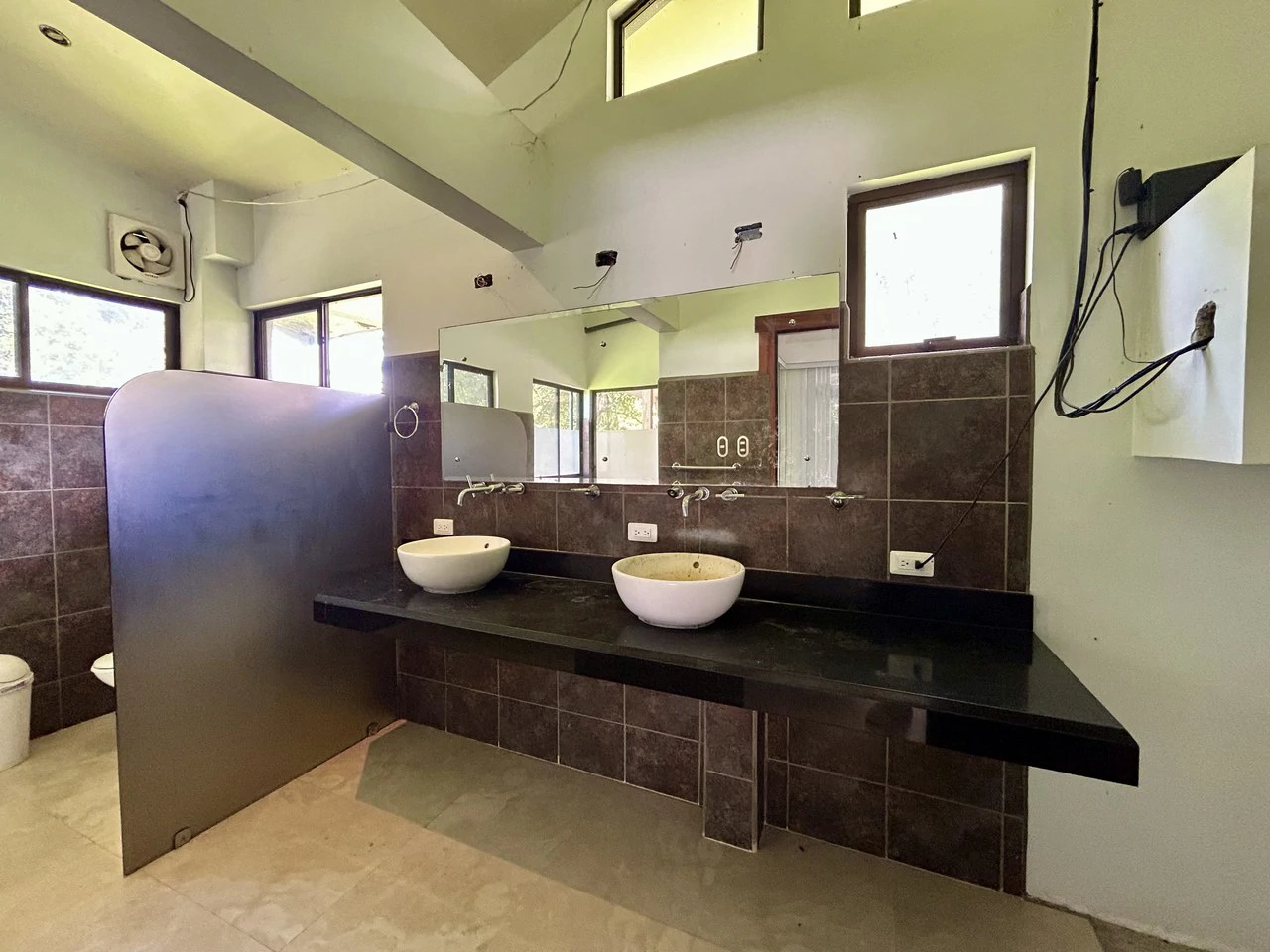 Fixer-Upper Home with an studio Office in Palmar Norte on a 7.58 Acres Property - Gallery image 37