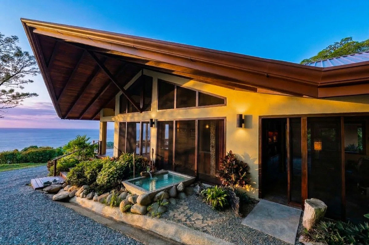 4.6 ACRES – 4 Bedroom Ultra-Private Oceanview Luxury Estate Surrounded by Rainforest!!! - Gallery image 6