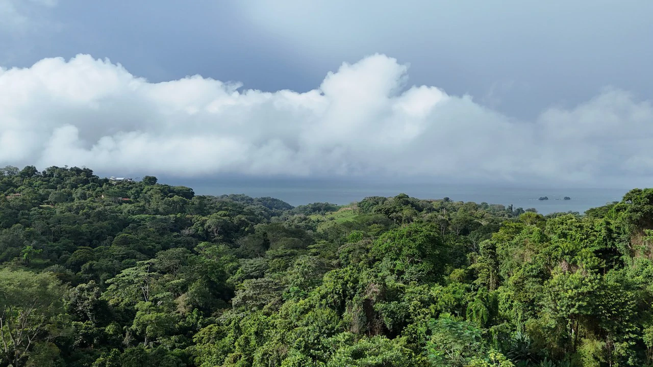 Exceptional Ocean & Mountain View Property in Pinuela Arriba, Costa Rica
