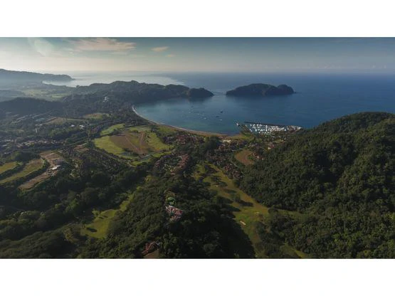 Venta de una hectárea con vivienda principal en Herradura: ¡Your Own Paradise in Herradura, Costa Rica! - Gallery image 34