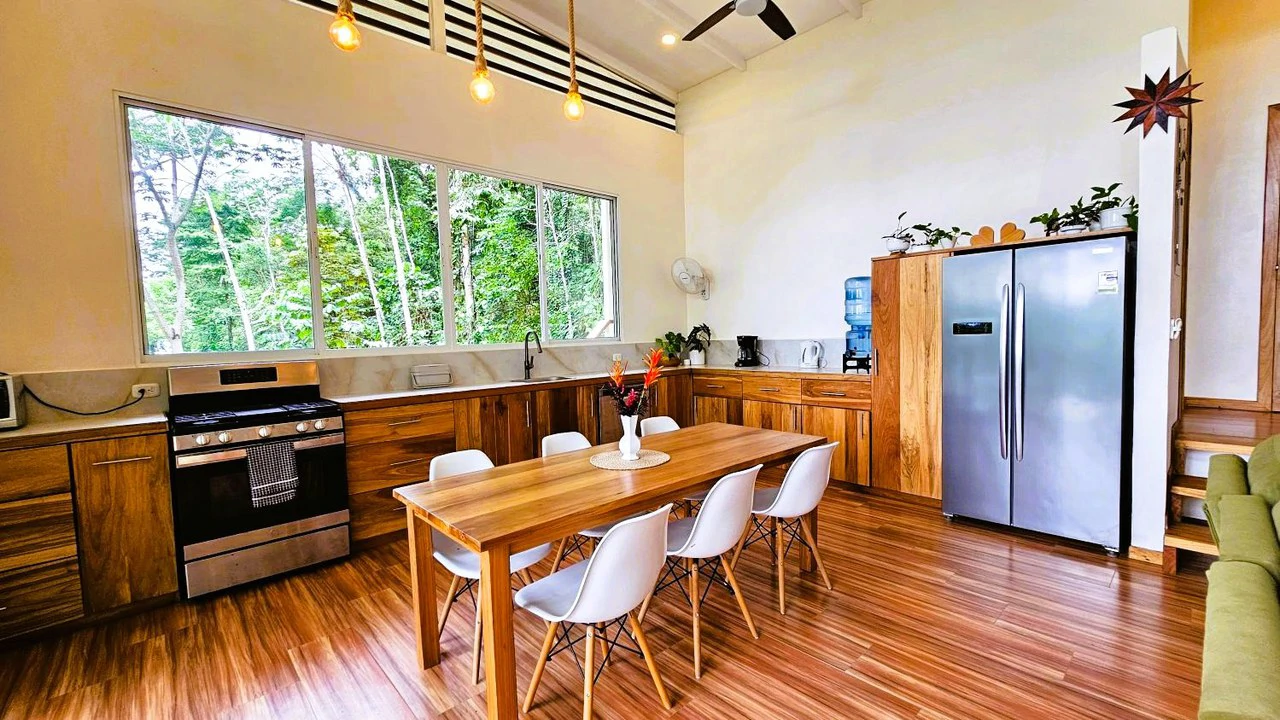 Private Hilltop Home:  with Sweeping Jungle Views & Pool - Gallery image 10