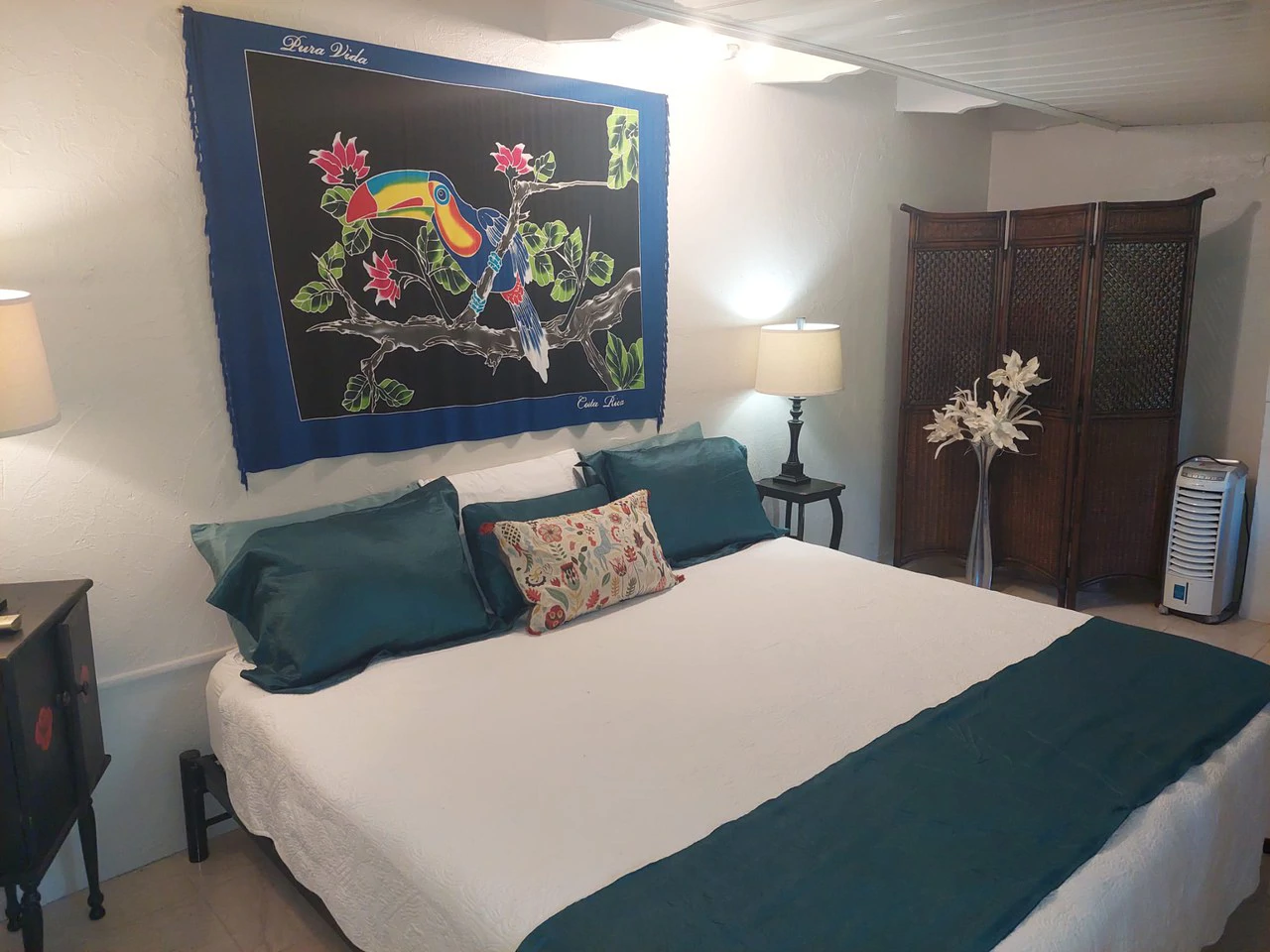 Hospitality At Its Finest: Turnkey Luxury Retreat: Lakeside Boutique Hotel & Eco-Sanctuary - Gallery image 11