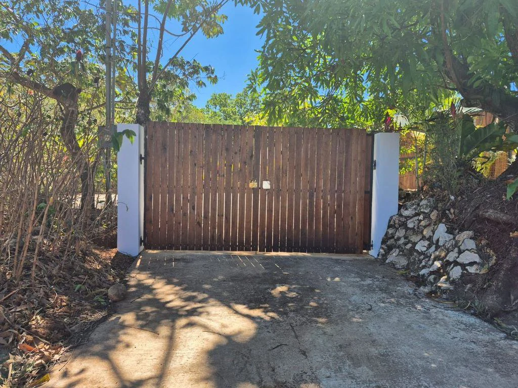 Casa Dulce Sueño: Charming 4-Bedroom Renovated Home with Brand New Pool in Peaceful Santo Domingo, close to Samara Beach - Gallery image 32