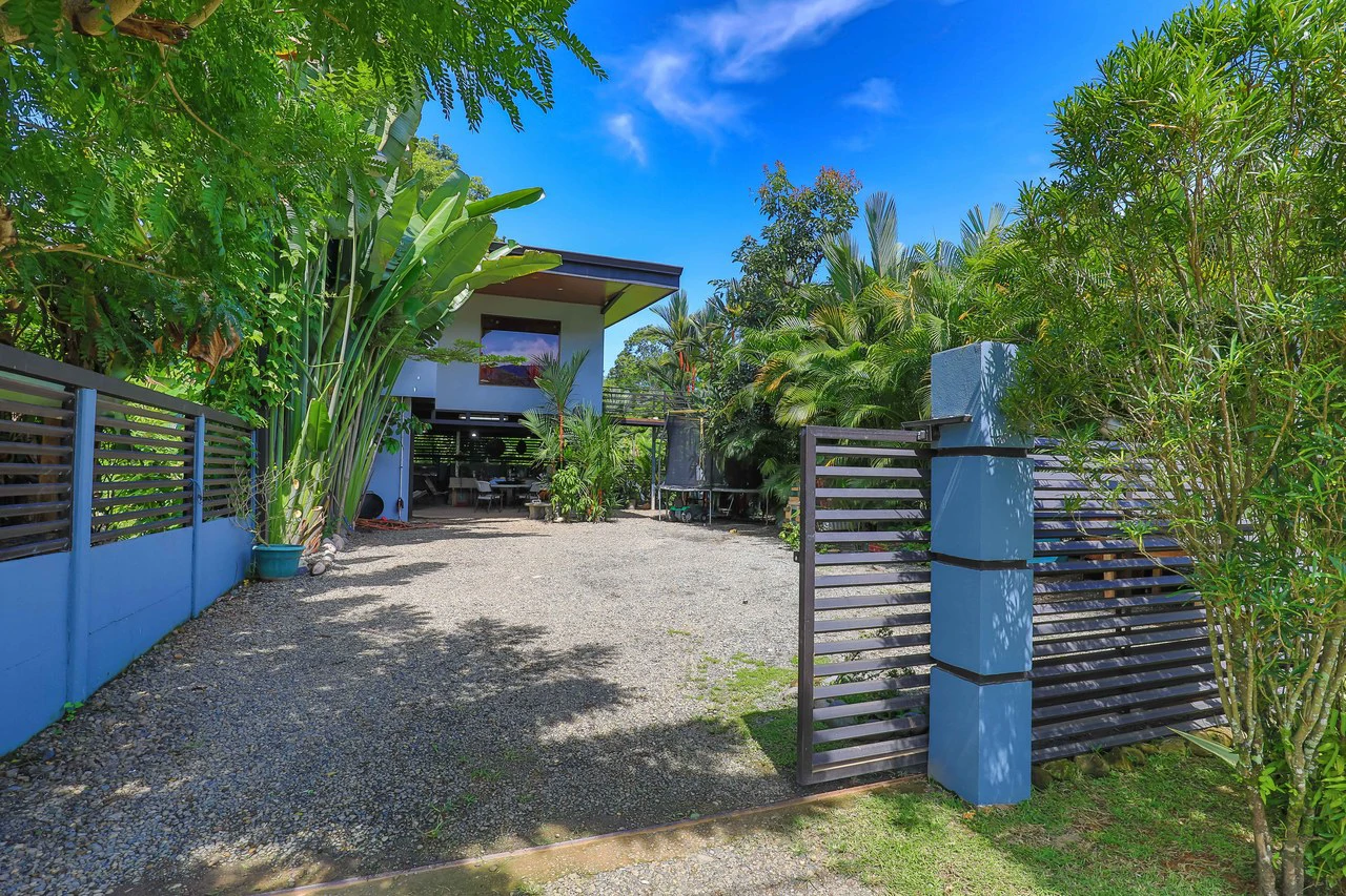 Apartment Hotel with Owners Suite, Fantastic Oportunity for Hostel in Uvita - Gallery image 3