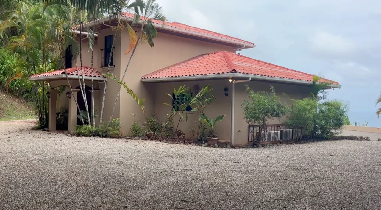Spectacular Coastal Retreat With Perfect Ocean Views in Coyote Bay - Gallery image 4