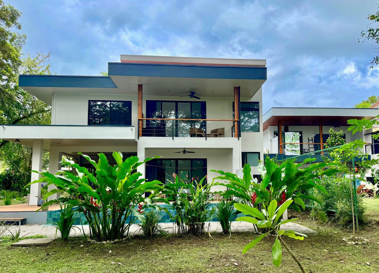 0.17 ACRES – 3 Bedrooms, Brand New Luxury Home in Uvita, Minutes From Beaches and Services, Wooded Lot, Year Round Stream, Private And Fully Furnished, Ready to Move!!! - Gallery image 5