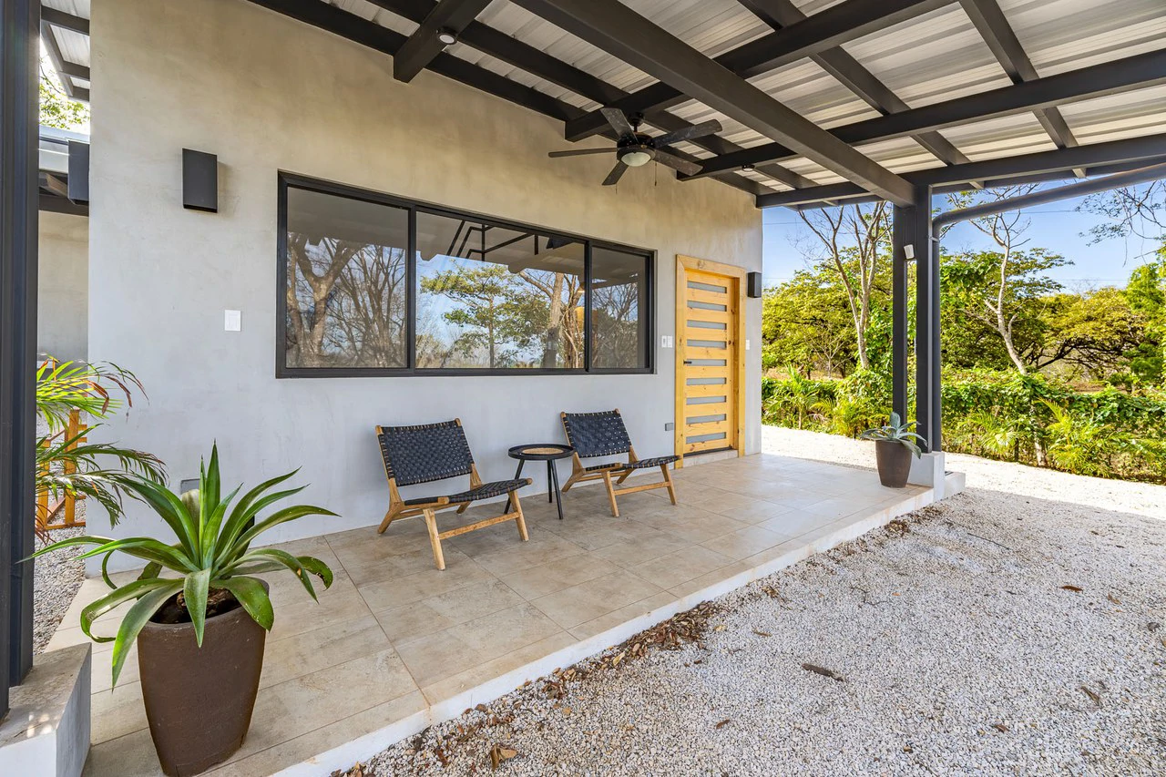 Casa Serena: Modern Villa with Pool and Guest House - Gallery image 5