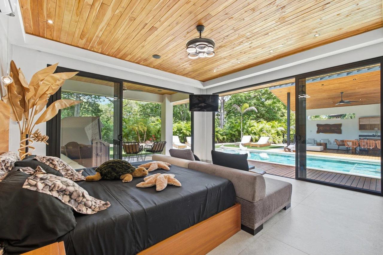 Casa La Ola Perfecta: Luxury 5-Bedroom Home with Pool Near the Beach in Hacienda Pinilla - photo 17