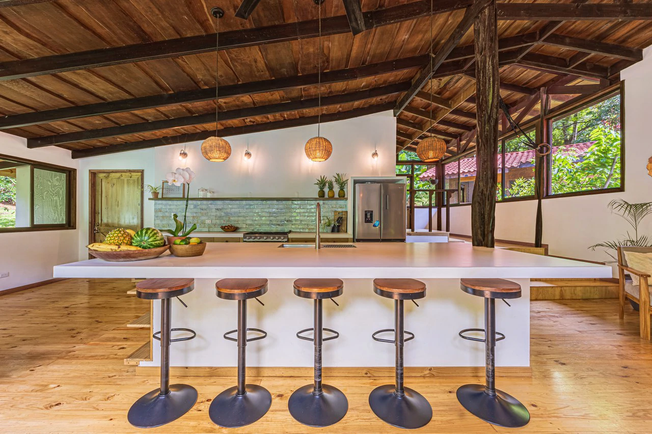 A Jungle House Built of Wood & River Dreams - Gallery image 32