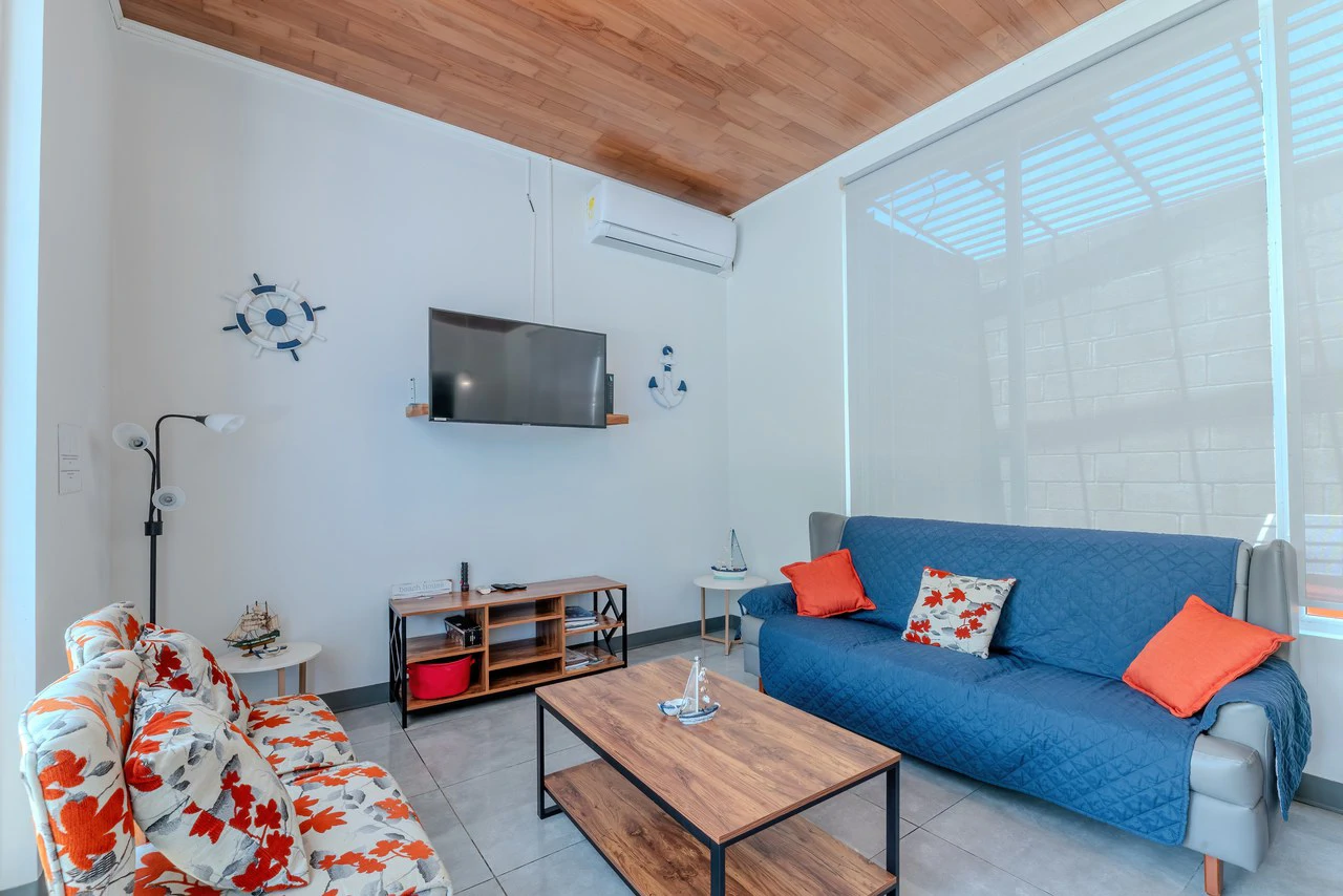 Playa Chamán Beach: Home for Sale – 3 Br, Pool, Walk to the Beach - Gallery image 15