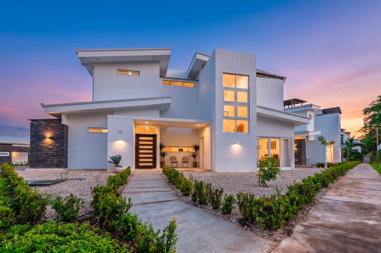 C5 Enclave: Premium Furnished 5-Bedroom Retreat Near Playa Avellanas