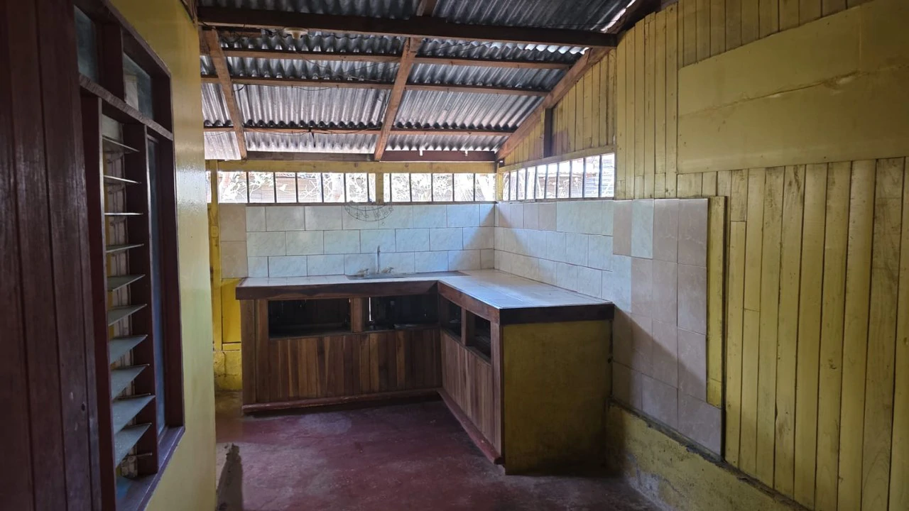 Typical Tico House for sale, 3-bedroom homestead in a prime location in Playas del Coco, on the main road to Ocotal - Gallery image 10
