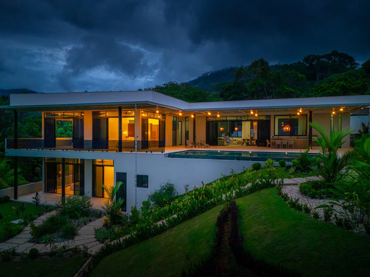 Lion's Gate Sunset Estate - Gallery image 28