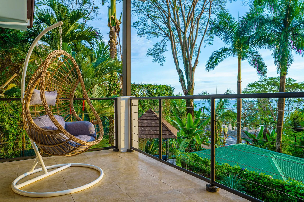 1.42 ACRES – 4 Bedrooms 2 Story Ocean-View Home With 2 Bedroom Guest House In Premium Beach Community, Walk to the Beach! - Gallery image 11