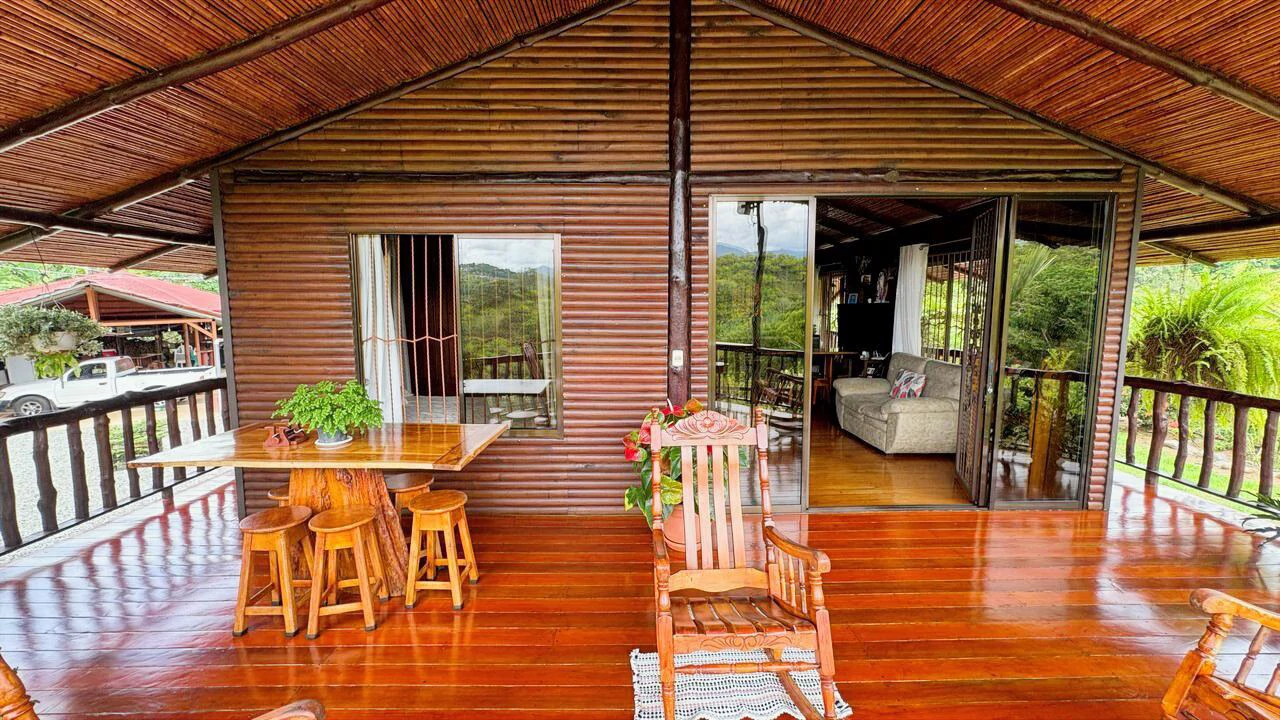 Charming Hardwood Cabin with Fruit Garden Near San Isidro - Gallery image 18