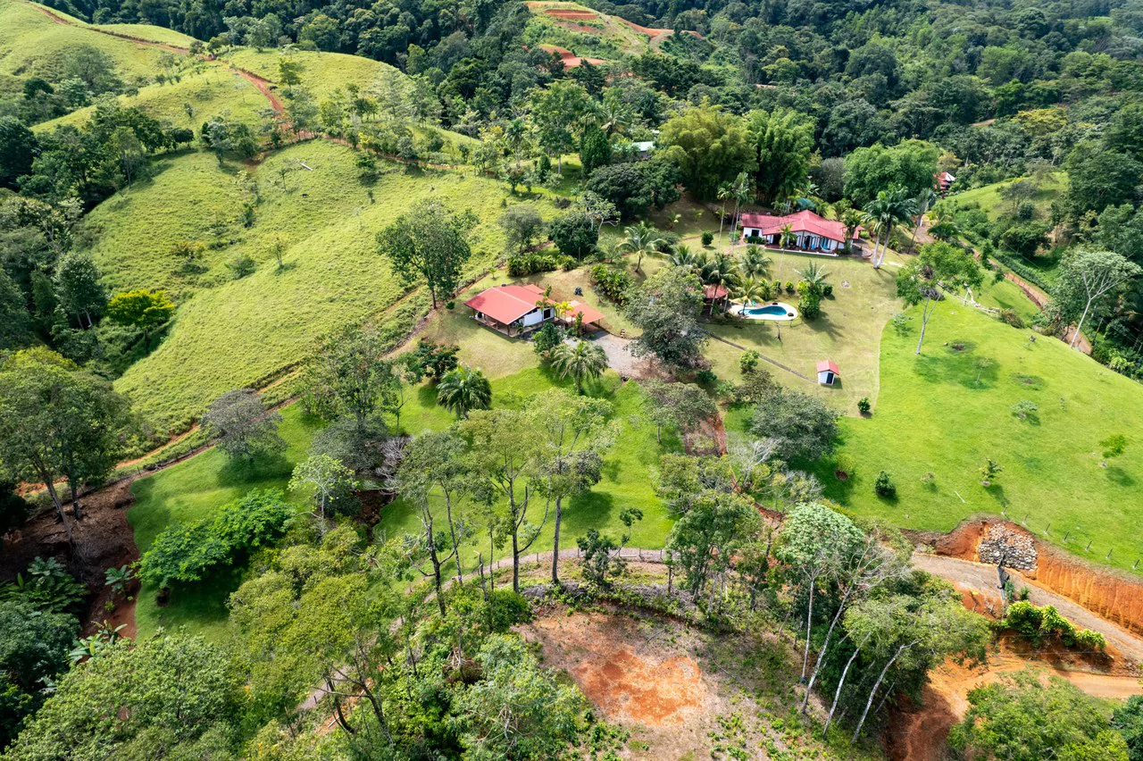 5 Bedroom Mountain Retreat Minutes from the Beach Platanillo Costa Rica - Gallery image 77