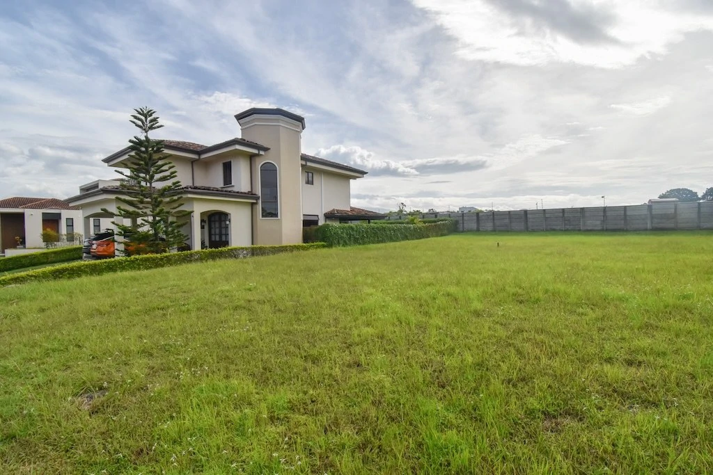 Terreno de 517m2 en Condominio Los Castillos, La Guácima: Home Construction Site For Sale in La Guácima - Gallery image 11
