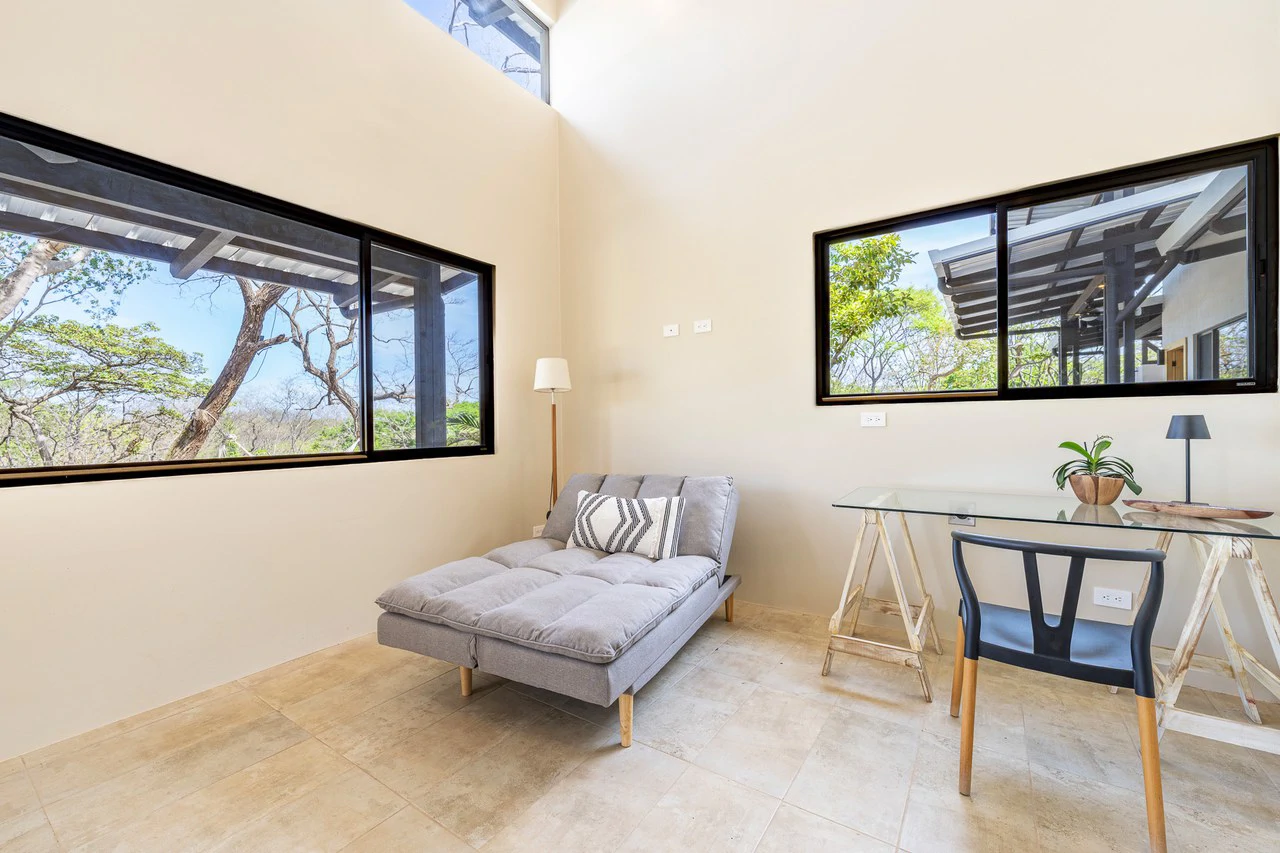 Casa Serena: Modern Villa with Pool and Guest House - Gallery image 25