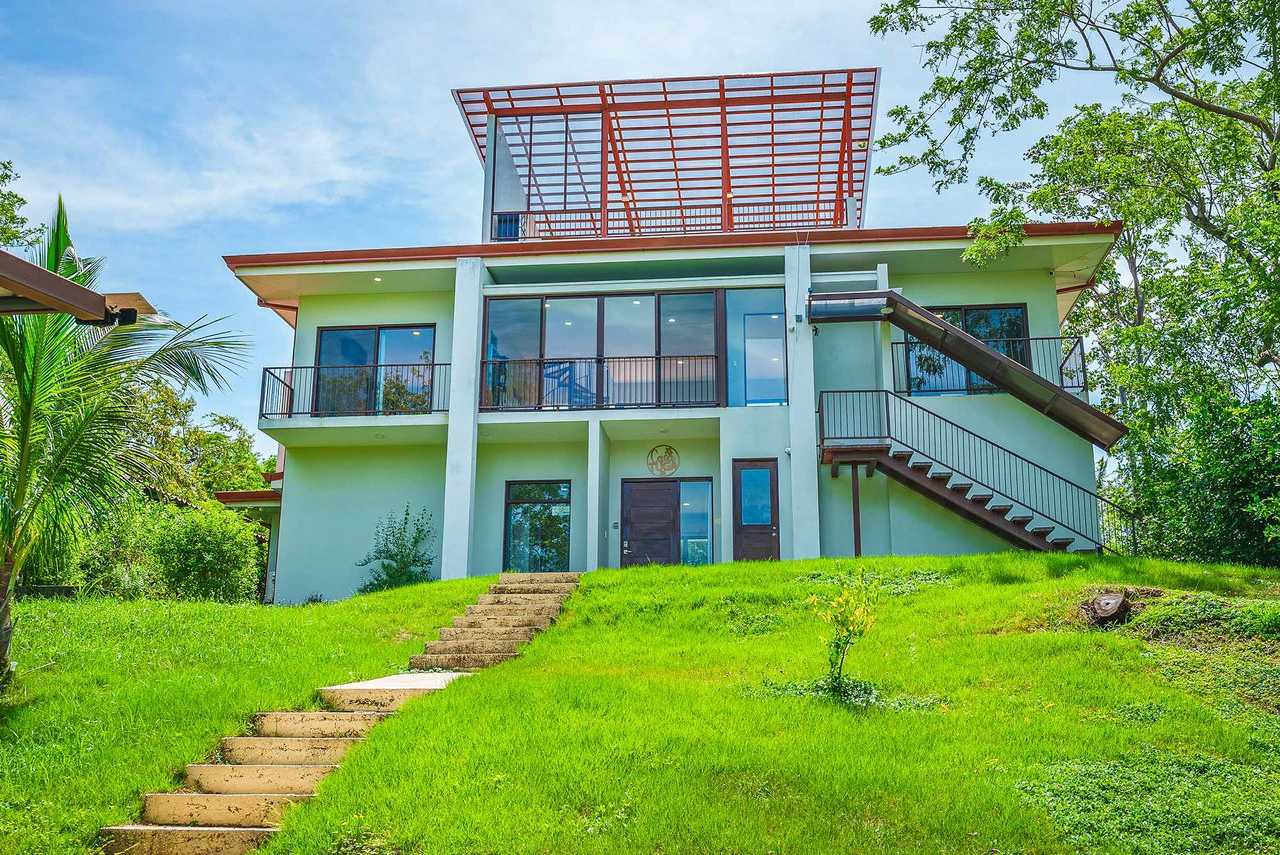 Casa Tuga: 4BR Ocean View Home with Pool, Steps from the Beach - photo 10
