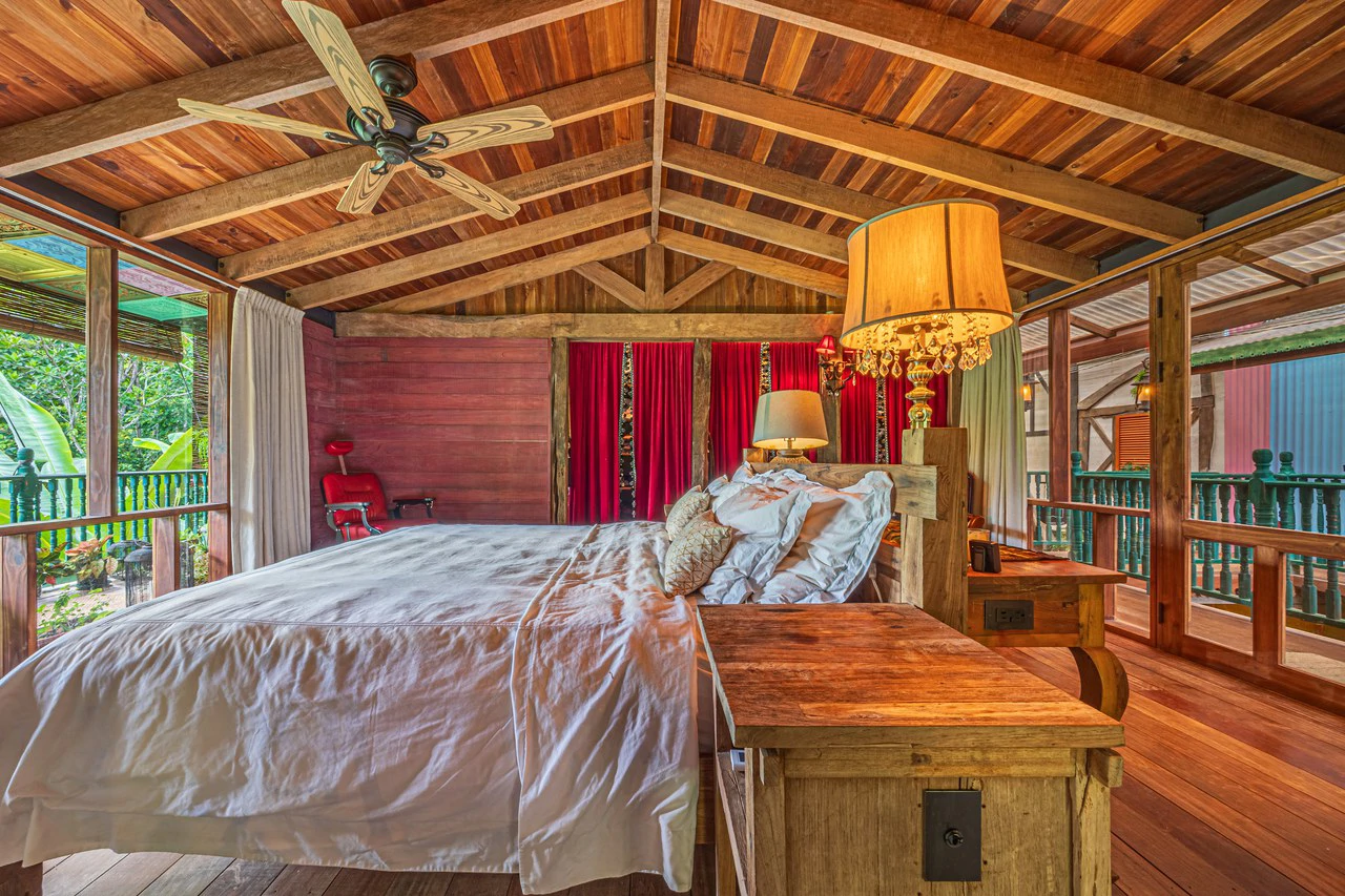 2.56 ACRES – 3 Bedroom Artistic Architectural Masterpiece, Recording Studio, Ocean View, Pool, 1 Bedroom Guest House!!! - Gallery image 9