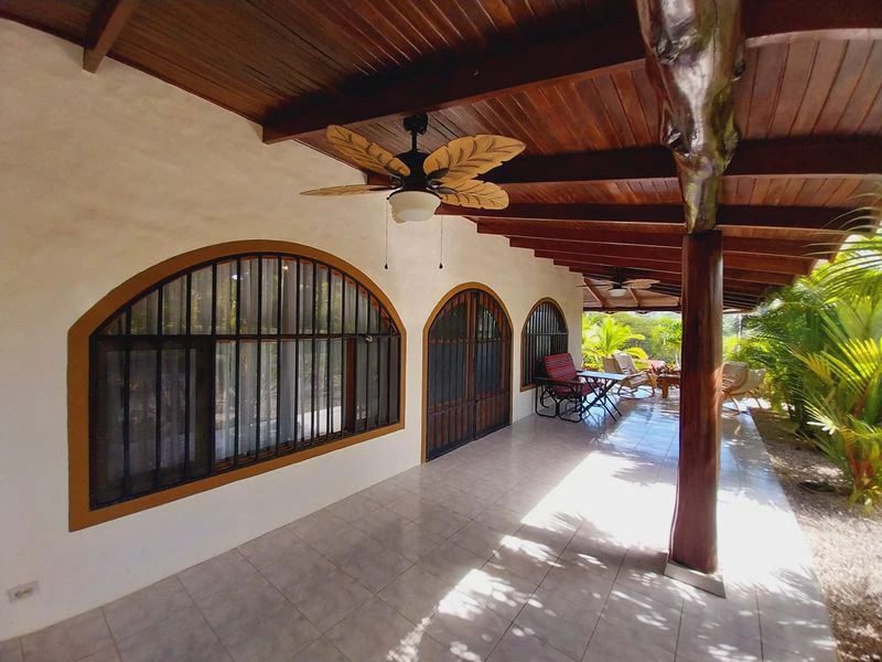 Casa Bella Montana: Charming Mountain View Home - a Slice of Paradise with Spectacular Mountain Views, New Custom Salt Water Designer Pool, and Detached 2 Car Garage with Workshop - Gallery image 13