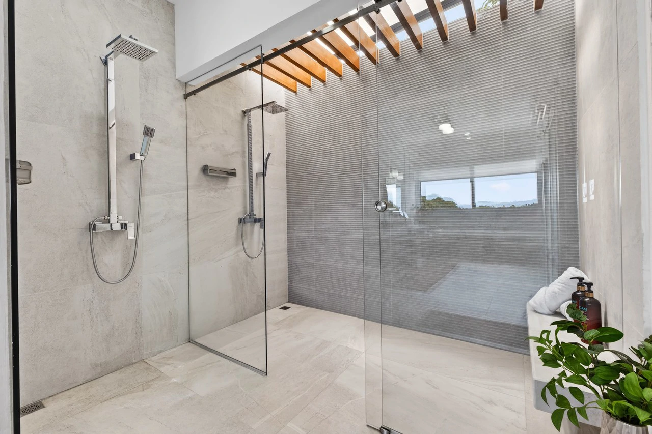 C5 Enclave: Premium Furnished 5-Bedroom Retreat Near Playa Avellanas - Gallery image 13