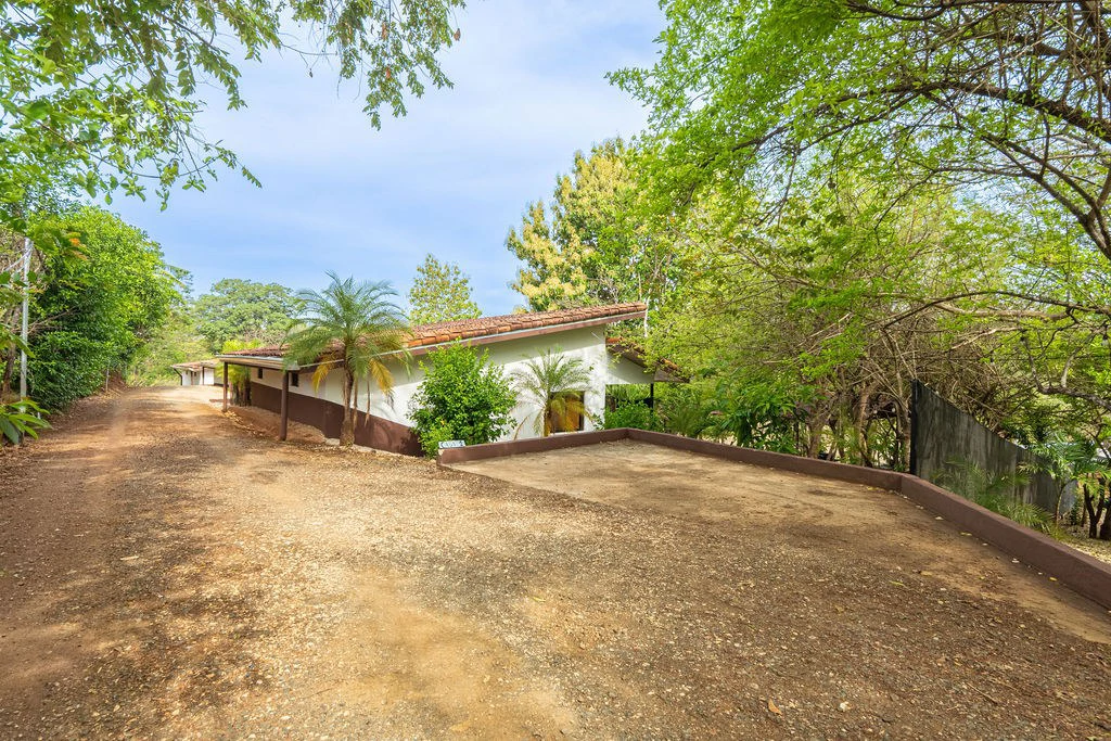 Villa Los Monos: High-Income 9-Unit Rental Property Near Playa Grande - Gallery image 77