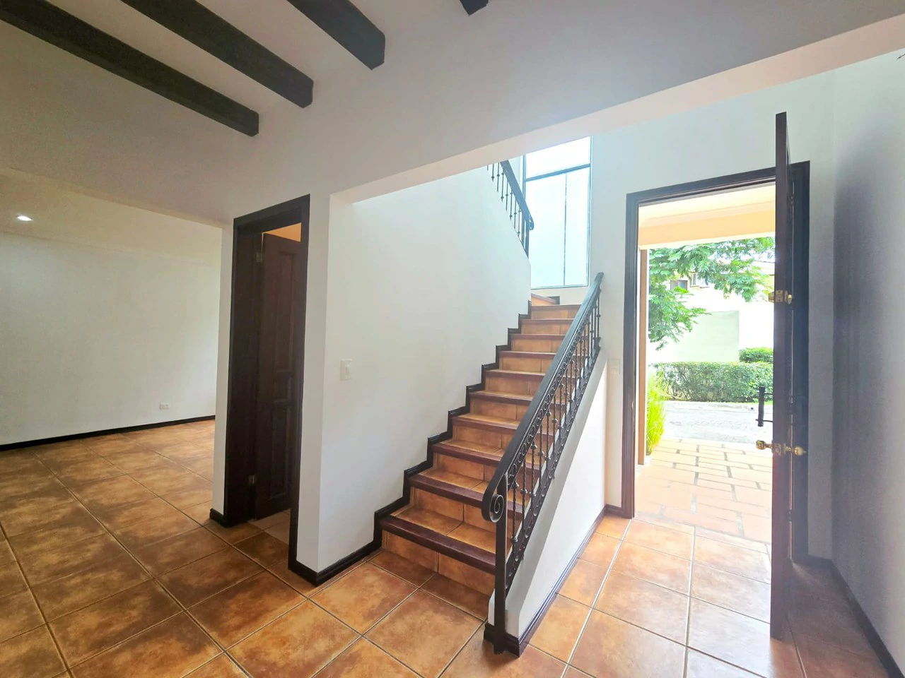 BARGAIN House for sale en gated community Ciudad Colon Costa Rica - Gallery image 11